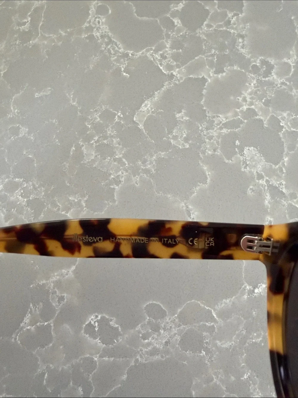 Illesteva Leonard Sunglasses in Tortoise